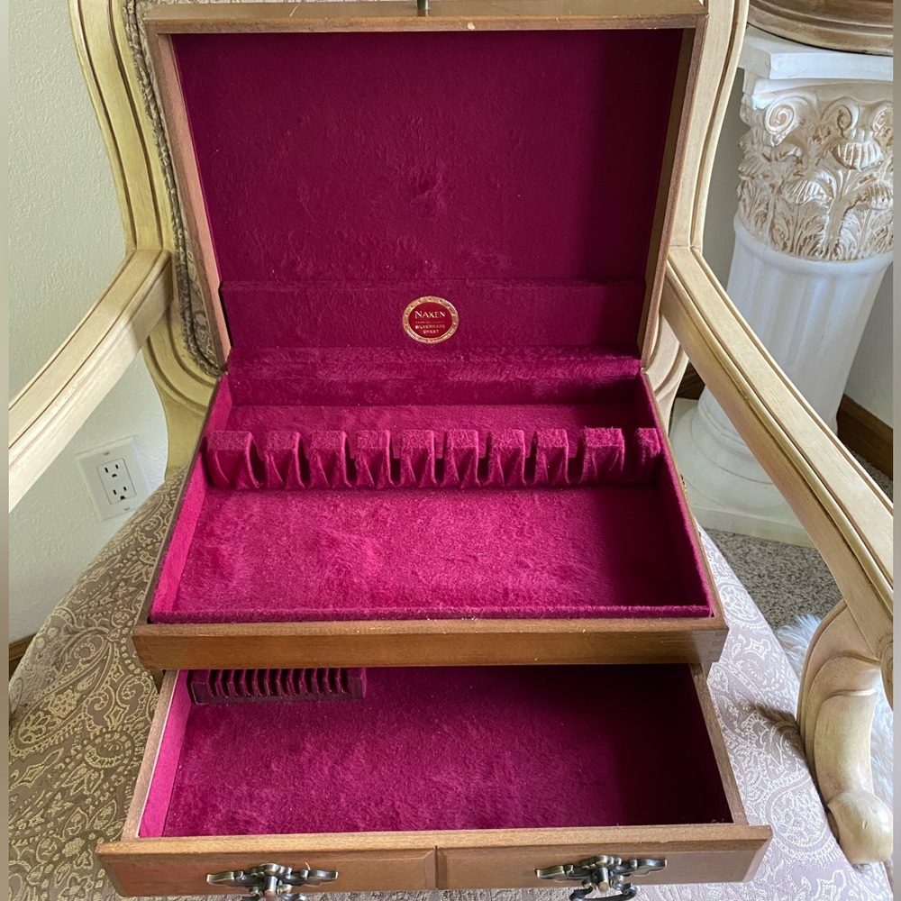 Vintage Naken Tarnish Proof Silverware Chest